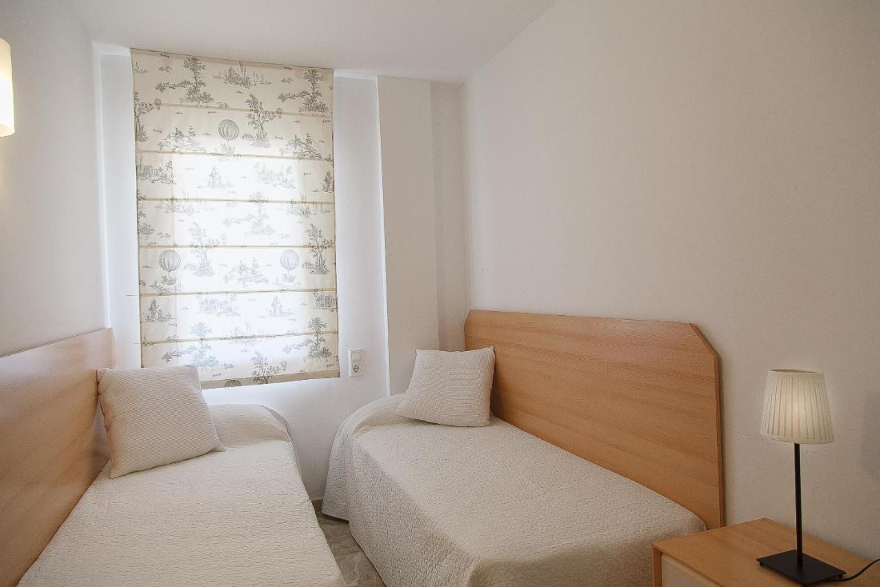 Uhc Ventura Park Apartments Салоу Экстерьер фото